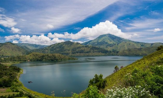 Pesona Danau Alami Nusantara